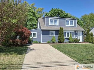 47 Kendall Dr, Parlin, NJ 08859