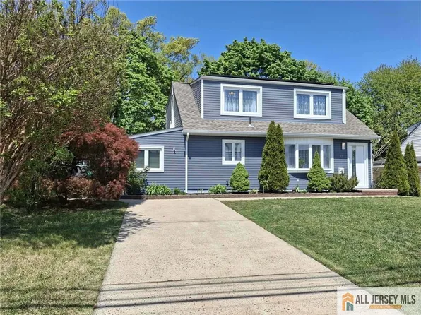 47 Kendall Dr, Parlin, NJ 08859