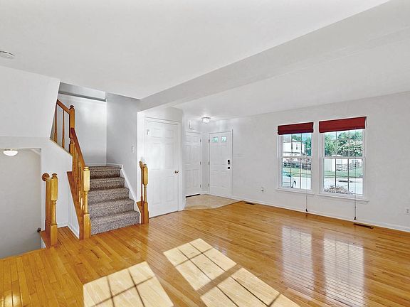 3rd image of 9 Linden Pl