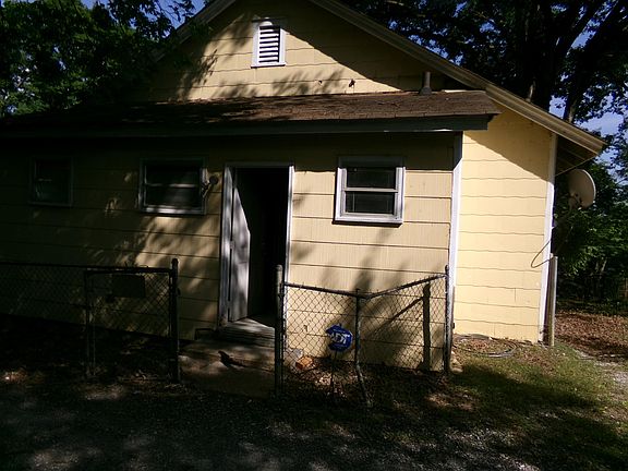 4th image of 3876 Dixie Cir