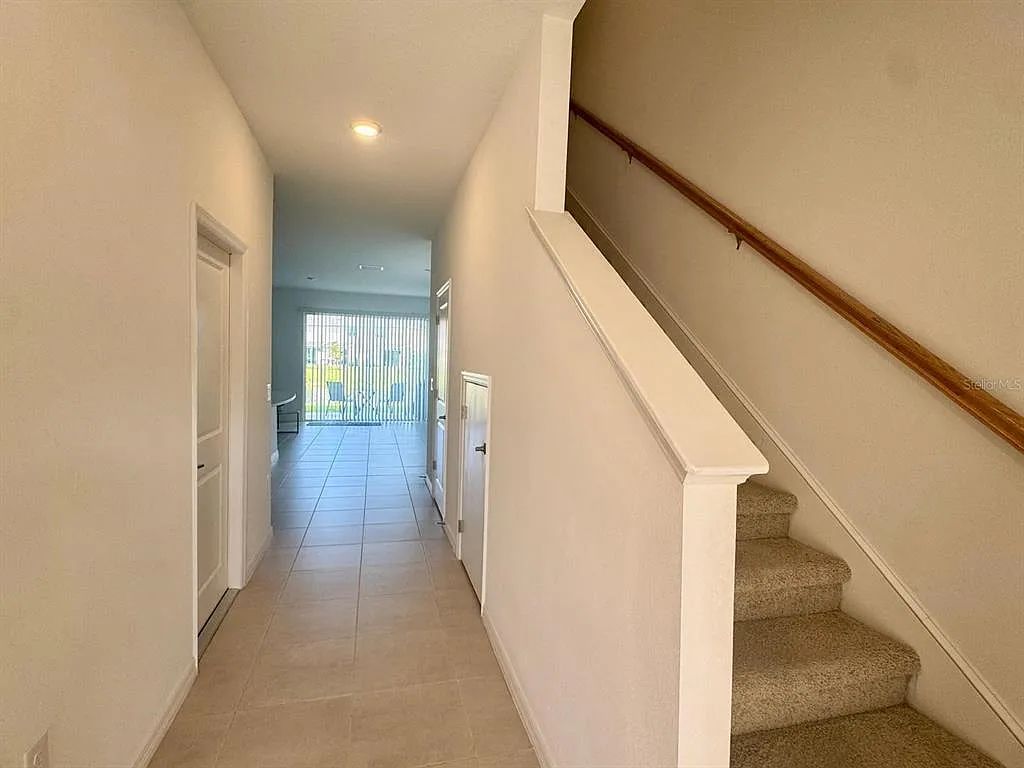 3 bed, 2.5 bath, 1593 sqft, $2,099 — Photo 4
