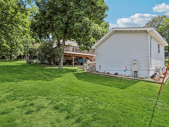 3rd image of 102 Lakeview Dr