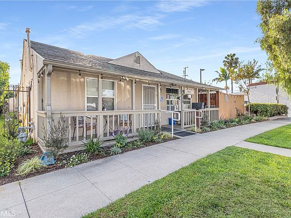3rd image of 4420-4408 E Greenmeadow Rd