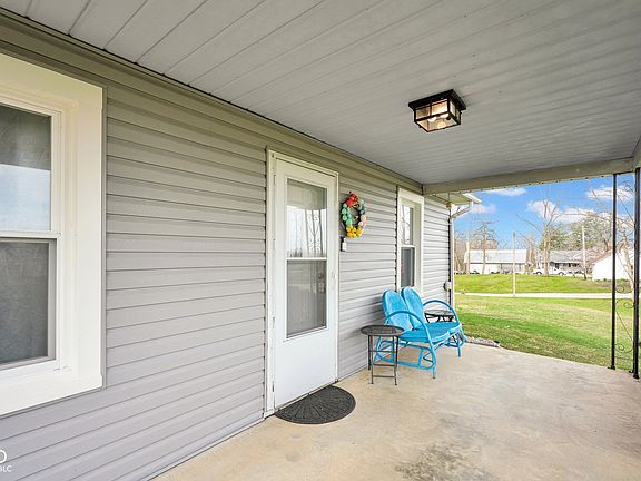 4th image of 3104 W County Road 50 N