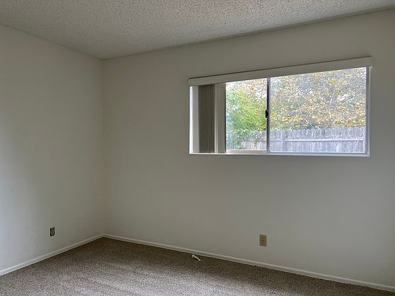 5th image of 7312 Hillsboro St