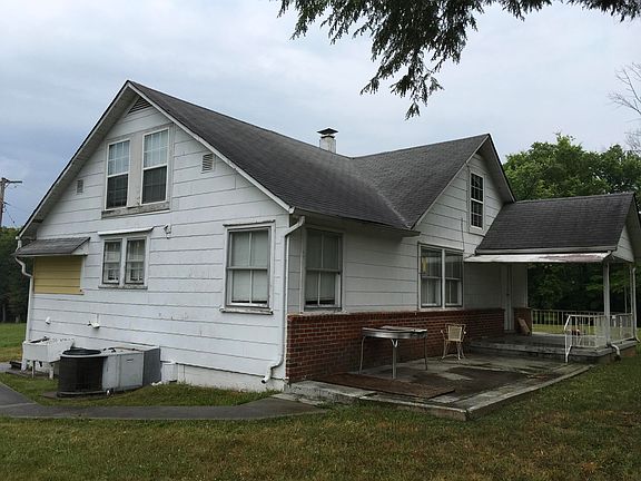3rd image of 6909 Crepe Myrtle Ln
