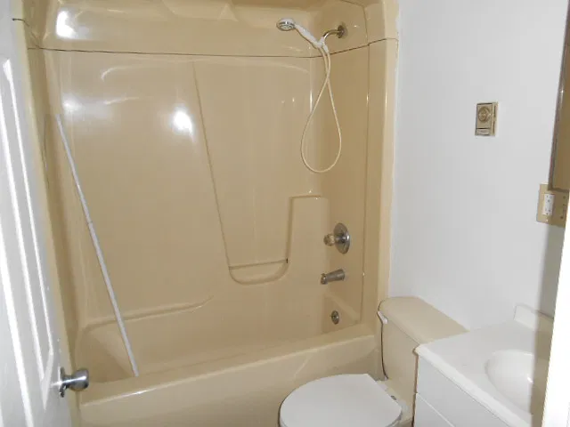 3 bed, 1200 sqft, $1,295 — Photo 3