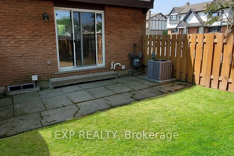 33 Berkley Dr #24 — Photo 3