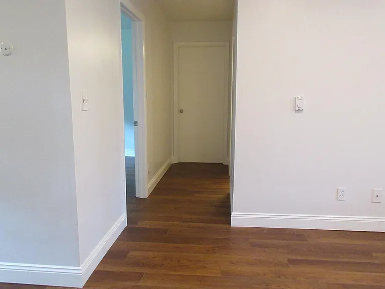 1609 Hawthorn Dr #2 — Photo 4