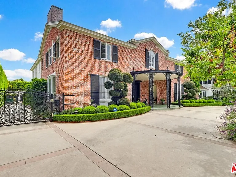 516 S Rimpau Blvd — Photo 1