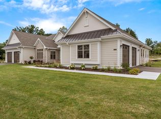 12421 N Woods Ct #14B-R, Mequon, WI 53092