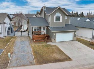 90 S Parklane Dr, Strathmore, AB T1P 1R2