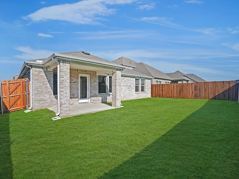 2131 Mustang Way — Photo 9
