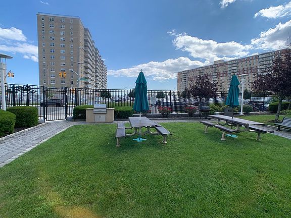 4th image of 201-233 Eighty Beach St #1G