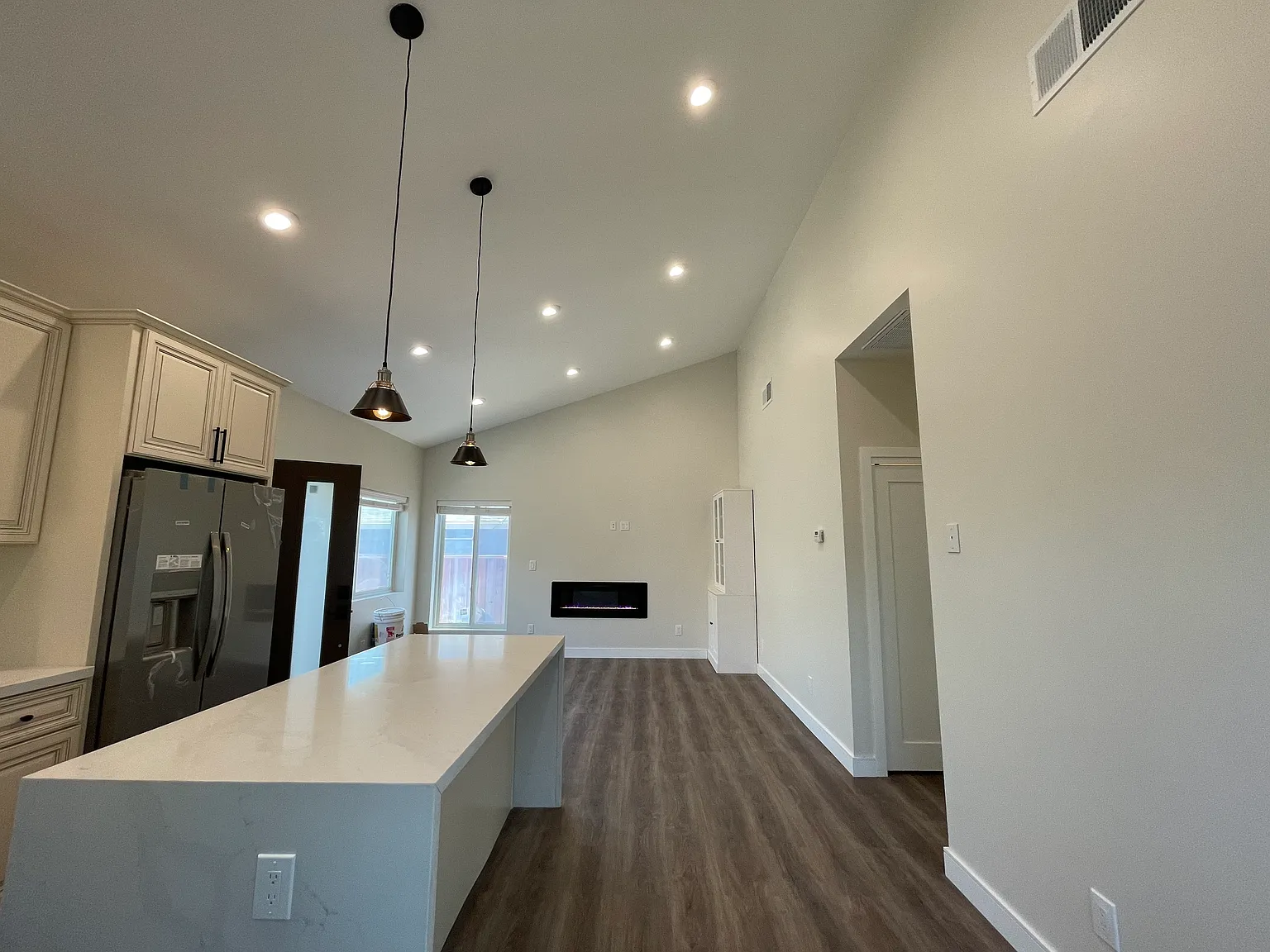 2 bed, 900 sqft, $3,450 — Photo 3