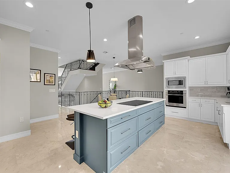 2254 SE 7th St — Photo 9