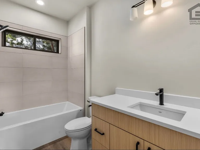 2548 SW Yew Ave #A — Photo 16
