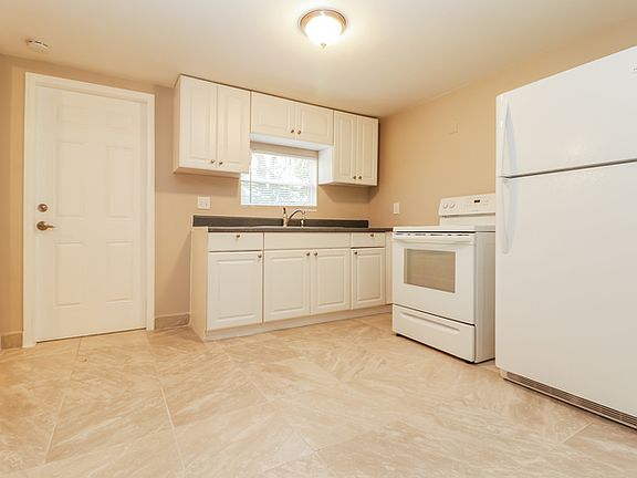4th image of 1413 E 98th Ave