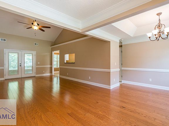 2nd image of 633 Wilkinson Rd NE