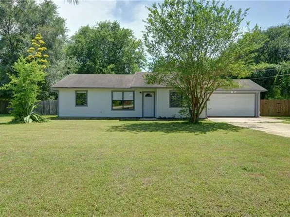 355 W Keanahalululu Ln, Bastrop, TX 78602