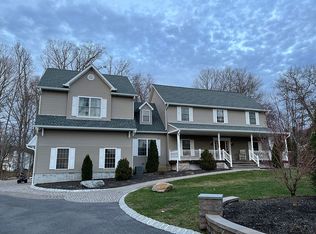 7 Margaret Rd, Oak Ridge, NJ 07438