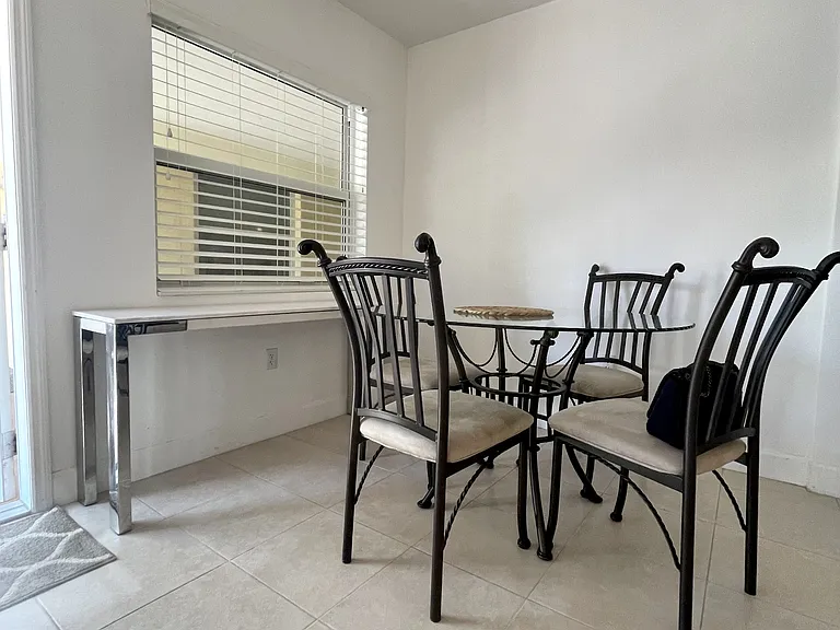 335 Georgia St #8 — Photo 10