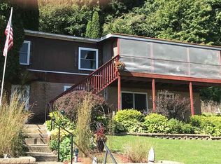 671 S 2nd St, Lansing, IA 52151