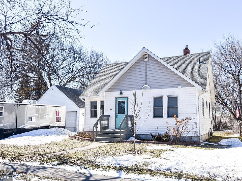 711 Reserve Ave N, Thief River Falls, MN 56701 Zillow
