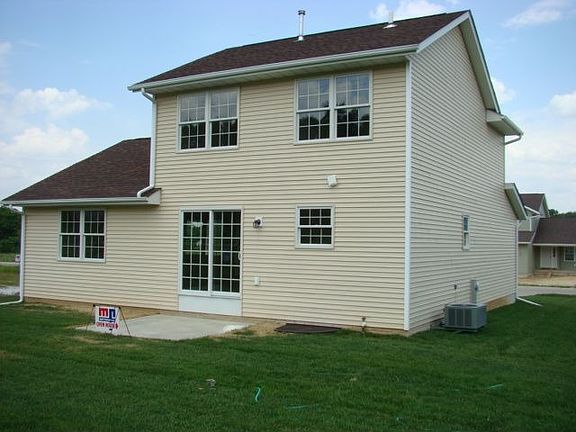 2nd image of 934 5th Avenue Dr W