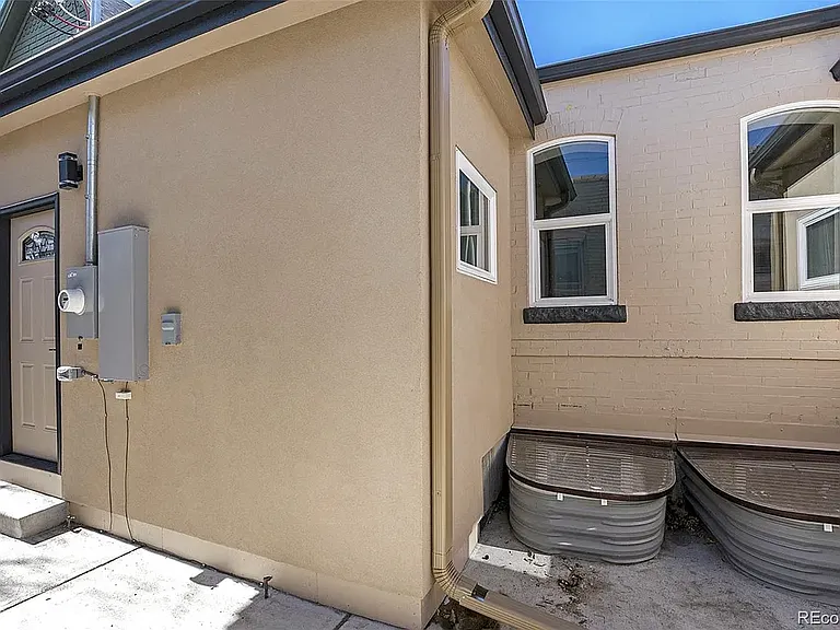 406 S Pearl St — Photo 6
