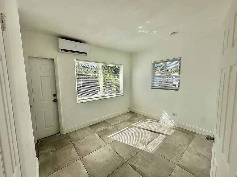 916 NW 3rd Ave — Photo 19