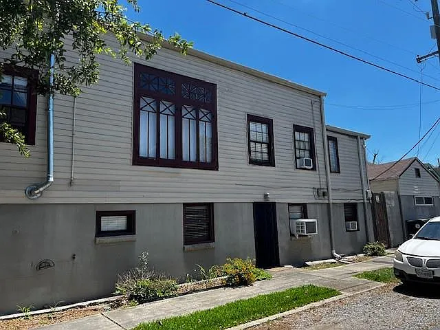 731 Robert St — Photo 4