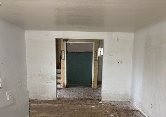 3rd image of 161 Alcan Dr