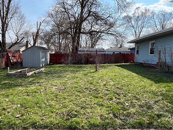 4th image of 393 W 20th St