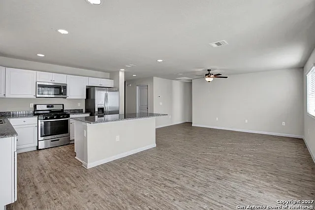 3 bed, 5924 sqft, $2,100 — Photo 2