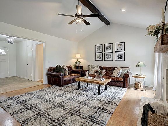5th image of 3301 Glisten St