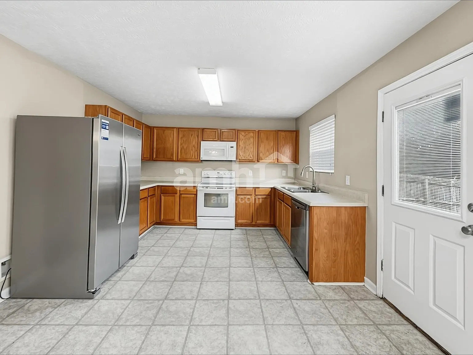 3 bed, 3.0 bath, 2740 sqft, $2,585 — Photo 4