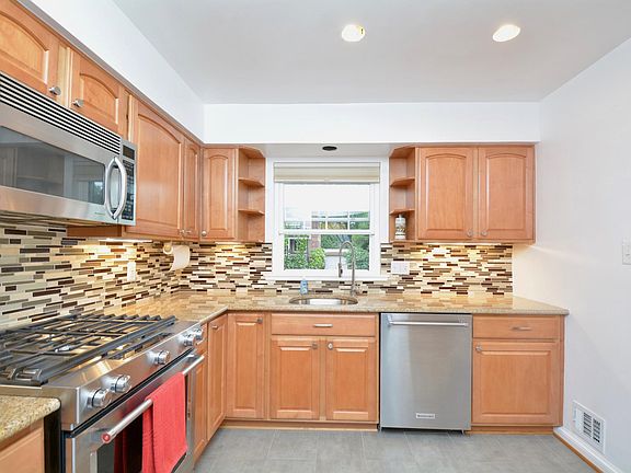 5th image of 1727 Price St