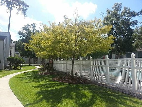 2nd image of 111 Parkview Blvd #111