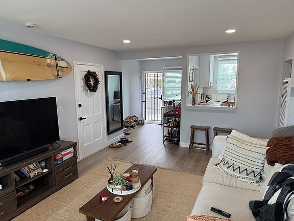 3rd image of 861-867 Diamond St #865