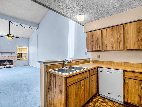 4th image of 13002 Leader St Unit 907
