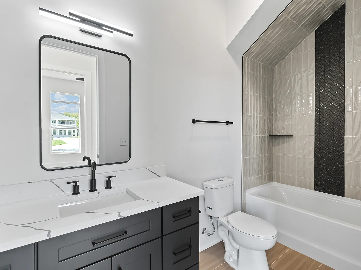 2107 Courtney Ave — Photo 3