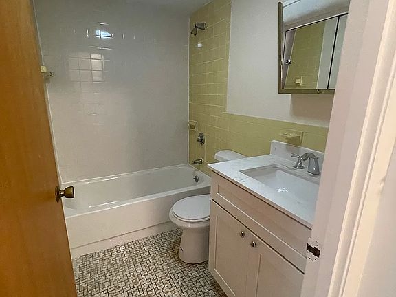 4th image of 51 Chestnut St #3
