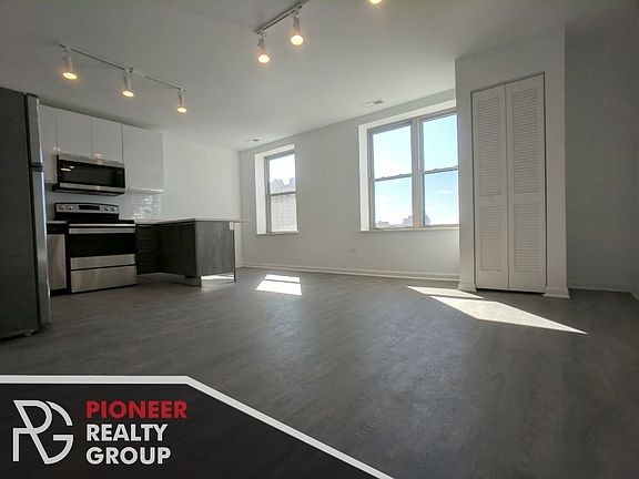 3rd image of 940 W Winona St #940704