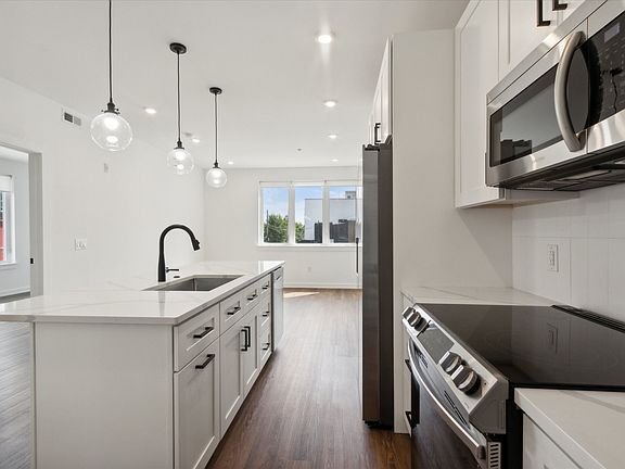 5th image of 2421 N Mascher St #204