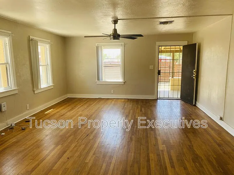 2632 N Stone Ave #9 — Photo 7