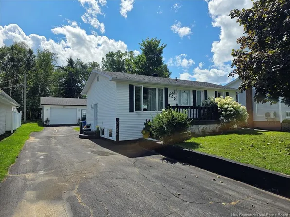 205 Francine, Beresford, NB E8K 1N7