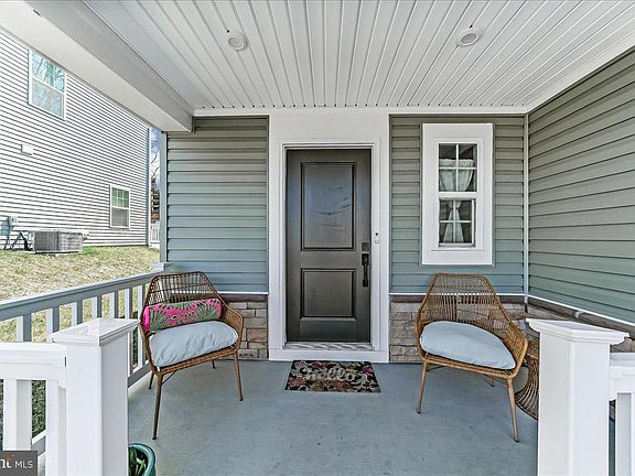 4th image of 215 Sloan Dr