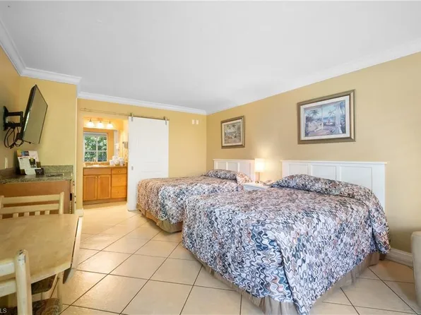 2555 9th ST N #129, NAPLES, FL 34103