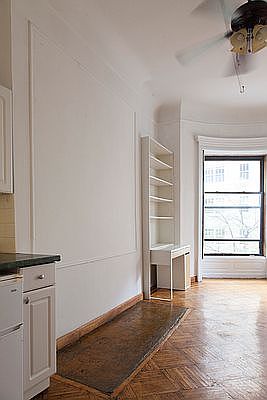 3rd image of 319 W 76th St APT 7